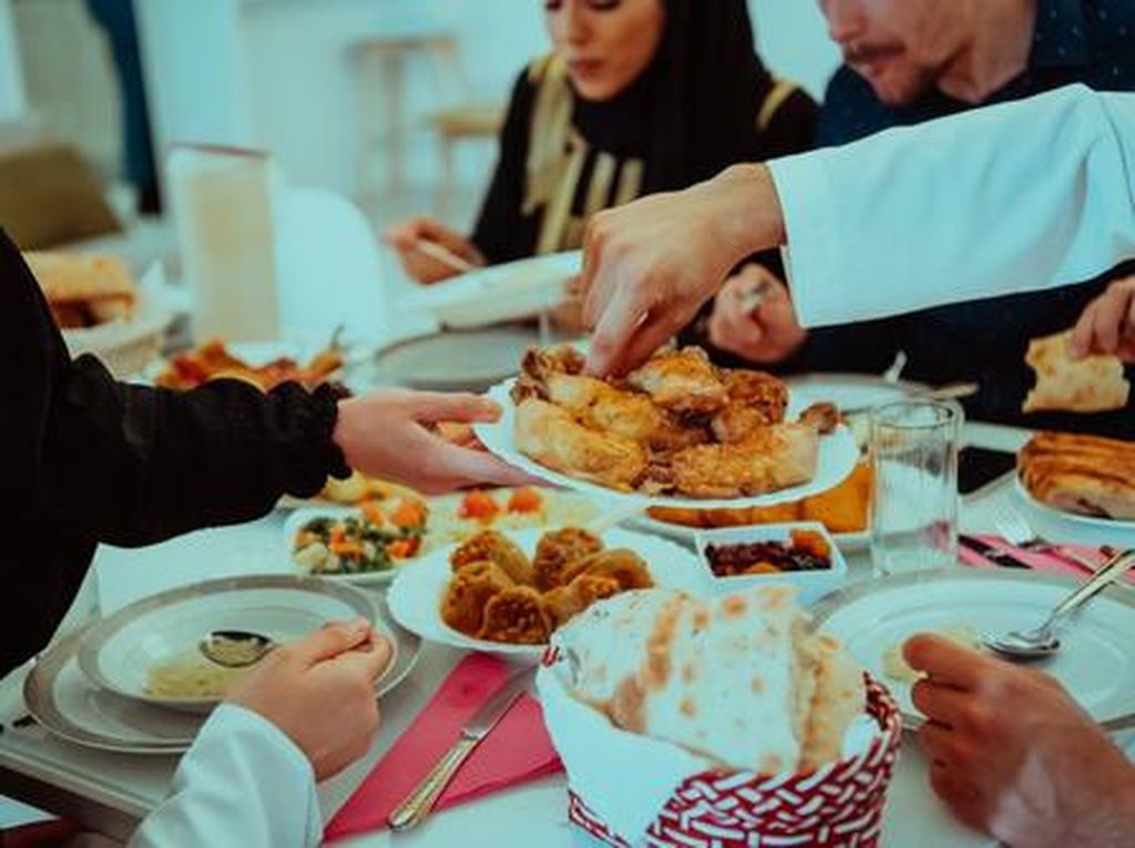 Waktu Buka Puasa Hari Ini 12 Maret 2025 di Sulawesi Barat